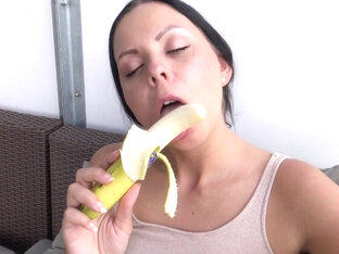 Carlas Banana Pov Teasing - SoloAustria