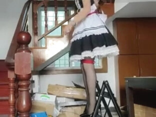 Maid Clothes Hanging And Binding