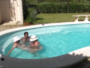 Pool Threesome On Holiday - Camillacreampie