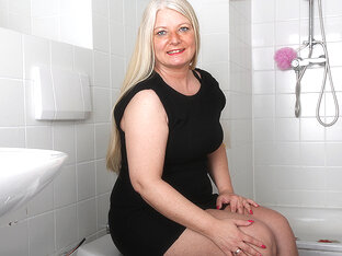 Naughty German Housewife Playing In Her Bathroom - MatureNL