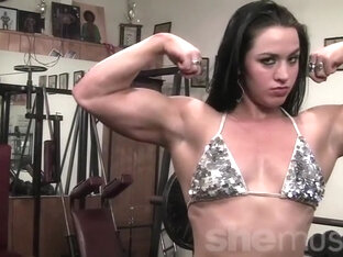 A Lovely Female Bodybuilder Is Insanely Hot