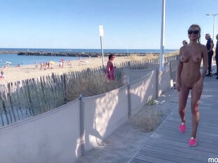 Monika Fox Naked Walks In Front Of The Police - Monikafox